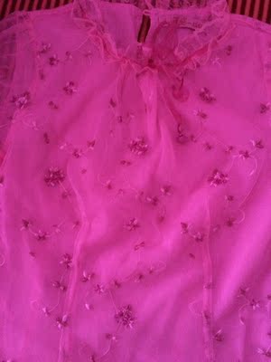 右侧有拉链的可以拉