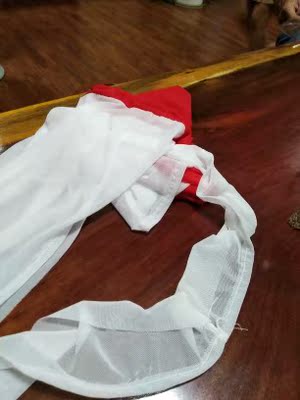 55块钱买个破布？质量款式都不敢恭维，丑 但是很特别！所以就是特别的丑，习惯好评，但是你们家的货让我无奈！！！！