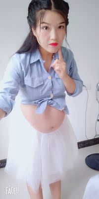 很漂亮的三套衣服，而且租金便宜，在家照还方便