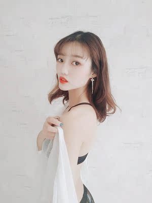 到货后无比期待 买的黑色的 真的让人眼前一亮 好好看 最喜欢的就是前面带子和后背的设计 偷偷告诉你们 真的很聚拢 哎呀 害羞脸红ฅฅ*捂爪子  瘦子和小胸必备