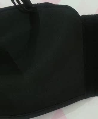 来啦来啦，我没想到内衣承托效果这么好，我穿上后的感觉真的是炒鸡棒的，店家也蛮细心的，送了小礼物，挂脖带、延长扣这些小礼物。而且还都是独立包装好走心，内衣尺码准，不会偏小或者偏大，选的尺码穿着刚刚好。夏天穿着这款内衣刚好，不会闷热。罩杯大小合适，重要的是聚拢效果和提胸效果真的明显，胸部都集中到了一起。自然有沟有型，喜欢满意，也不会下滑和掉，穿着下围不紧勒。恋上这款内衣了，回头再把剩下的颜色都买下，哈哈哈