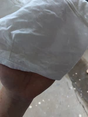 背心前面是双层的,防走光这点做的很完美,后面是单层的透气,拿回来就洗了 不褪色 没异味 完美 背心前面是双层的,防走光这点做的很完美,后面是单层的透气,拿回来就洗了 不褪色 没异味 完美