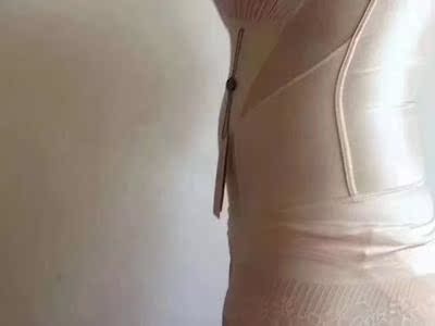 上图了，大家可以参考一下，穿着肚子真的没了，我是产后，生完宝宝已经两个月了，之前没想到买这个，大意了，我这人容易过敏，对不好的料子很敏感，我摸着这个面料很软，穿了两天没发生过敏状况