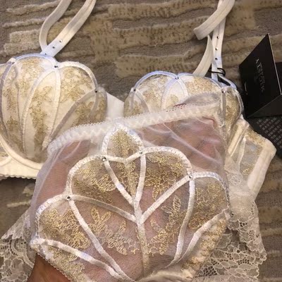 第二次购买了，掌柜送的插片很舒服，超开心的，很聚拢，内裤非常性感，穿起来被自己美死了。以前都穿纯色的，现在想想女人就应该穿的每天都这么性感&hellip; 好看^_^