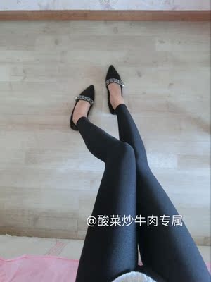 裤子的面料滑滑的,很舒服,效果非常显瘦。 裤子的面料滑滑的,很舒服,效果非常显瘦。