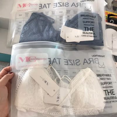 还行。质感还行   穿着也舒服。就是罩杯的面积足以给大胸美眉穿了。对于小胸的小姐姐来说看起来有点不成比例。那么两大块布料遮挡一点点东西。 浪费了哈