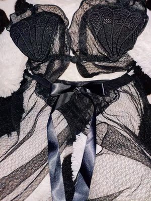 临时换了这个贝壳款的,发货速度棒棒哒,然后有事就没有亲自拍上身图,只好请小熊试穿了,哈哈哈哈,图三能看出细节,做工不错,图四是跟胖次猫学的胖次套头上😂图五是跟胖次猫合影留念,笑死了 临时换了这个贝壳款的,发货速度棒棒哒,然后有事就没有亲自拍上身图,只好请小熊试穿了,哈哈哈哈,图三能看出细节,做工不错,图四是跟胖次猫学的胖次套头上😂图五是跟胖次猫合影留念,笑死了