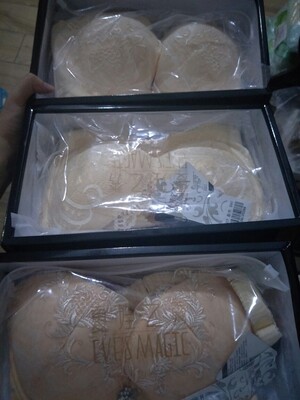 包装超好，每件都有单独的盒子和机洗专用袋，买了3件还送了条小裤，内衣的分量很重，以前没穿过这么重的