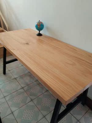 发货速度快,安装很简单,半个小时不到就装好了!桌子很厚很重,给孩子们作为写字桌高度正好! 发货速度快,安装很简单,半个小时不到就装好了!桌子很厚很重,给孩子们作为写字桌高度正好!