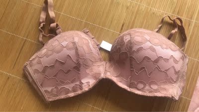 回头客了，自然不用多说，好穿，防滑，和这个夏天很搭