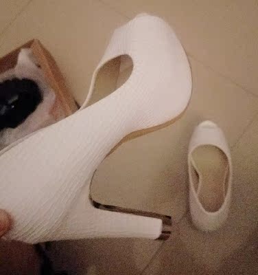 宝贝很满意，应该早就确定收货了，可一直太忙，没看淘宝，也想先穿几天看看，穿上这几天觉得鞋跟好看，高度又是自己喜欢的高度，而已也很便宜，我很喜欢