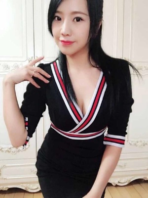 胸贴不错，厚度很适合，穿上身很有聚拢效果，我是有点小外扩的，穿上这个很集中呢，重点是没有肩带都不会掉，，而且很舒适，不会觉得勒人，，很有安全感~第一次买，没想到我也会出深V