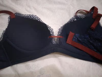 挺舒适的，底围71胸围84，70c穿着刚好。底围哪里稍微有一点勒，聚拢效果很好