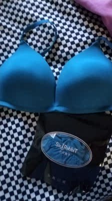 内衣收到 试穿了  和我很合适  穿的也舒服  买的绿色 很喜欢  质量也很好  还会回购