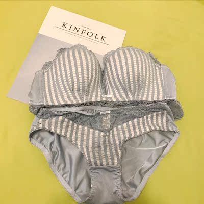 很喜欢,试穿很舒服。款式也很好看呀,果断收藏了店铺,以后内衣就在你家买啦。嘻嘻 很喜欢,试穿很舒服。款式也很好看呀,果断收藏了店铺,以后内衣就在你家买啦。嘻嘻