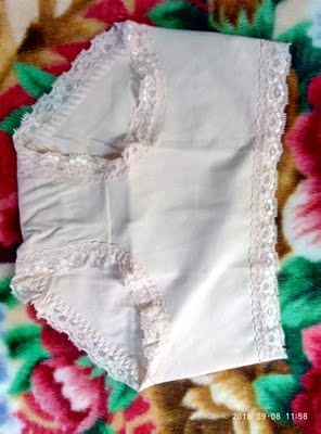 对于这种纯色面料天然无添加的，很是健康，而且穿上也是很舒服，对于夏天的我喜欢纯棉透气不热的，这款内裤再合适不过了。