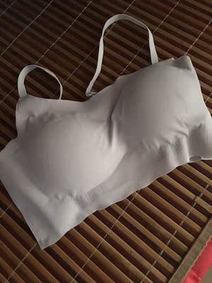 很好穿，然后很柔软，就是我买的码太大了，穿的有点大，然后这个有点松，穿着的话很舒服哦，买了两件，过几天再买，一个夏天都穿这个，很舒服，透气，面料又不闷热，