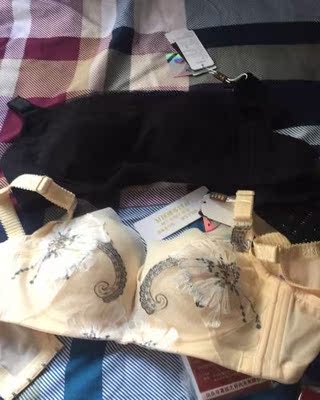 小主们！非常实用的价格。添加卫V星X；工众号 最好省钱，买的，很便宜，相当划算。质量棒棒哒！挺满意的一直穿的是这个牌子的，感觉还不错，应该是正品，这款穿起来还是比较舒服的还不错，真的是没有海绵的，以后就在你家买了