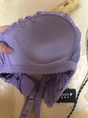 太差了 第一次发来就这样 然后换货……结果比第一次还糟糕 ……😒客服就是一条宗旨 不喜欢就退……要么6块钱补贴……呵呵 我的时间就是6块钱??? 太差了 第一次发来就这样 然后换货……结果比第一次还糟糕 ……😒客服就是一条宗旨 不喜欢就退……要么6块钱补贴……呵呵 我的时间就是6块钱???