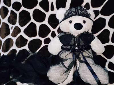 临时换了这个贝壳款的,发货速度棒棒哒,然后有事就没有亲自拍上身图,只好请小熊试穿了,哈哈哈哈,图三能看出细节,做工不错,图四是跟胖次猫学的胖次套头上😂图五是跟胖次猫合影留念,笑死了 临时换了这个贝壳款的,发货速度棒棒哒,然后有事就没有亲自拍上身图,只好请小熊试穿了,哈哈哈哈,图三能看出细节,做工不错,图四是跟胖次猫学的胖次套头上😂图五是跟胖次猫合影留念,笑死了