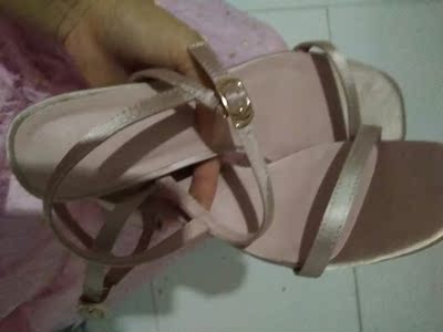 不是很喜欢，其实就是粉色的布料做的，没有想象的那么好看，什么吗买过就降价，