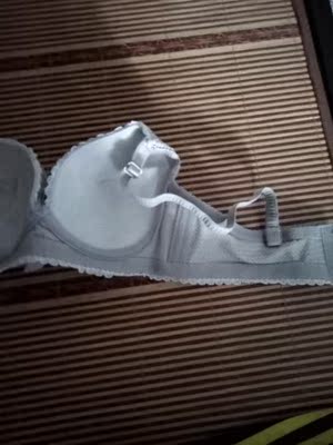 内衣试穿了布料挺舒适，款式也好看，室友看到了，还向我要链接