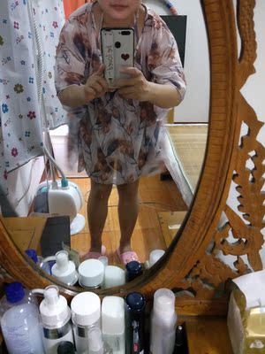 很显瘦,买到现在最满意的泳衣。。客服推荐的尺码也很合适。。大胸难买衣啊。。。。 很显瘦,买到现在最满意的泳衣。。客服推荐的尺码也很合适。。大胸难买衣啊。。。。