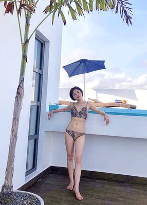 为了出来旅游特意买的，纠结了很久在这家买了2套，这套花色很特别，性感但又不太露，也不用担心撞衫，朋友都说好看！哈哈哈很开心了