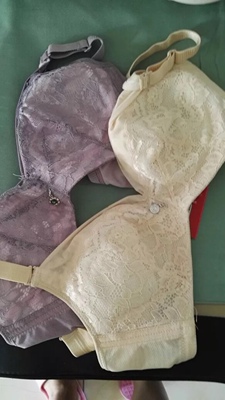 内衣是买来给妈妈和婆婆的，一人两件，质量很不错，薄款夏天穿着挺舒服，不热，冬天穿也是没问题的，大小合适，面料柔软，很满意