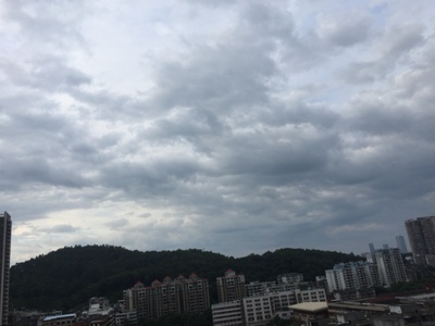 华歌尔的内衣真的是好穿，当初朋友推荐了以后马上去商场买了两件，后面发现淘宝官方旗舰店也有卖的，时不时还会有折扣，很划算哦。已经买过两次了，这次是给妈妈买的，后面还会经常光顾滴，希望可以经常做下活动哟。无钢圈的内衣真的很好穿呀，棒棒！