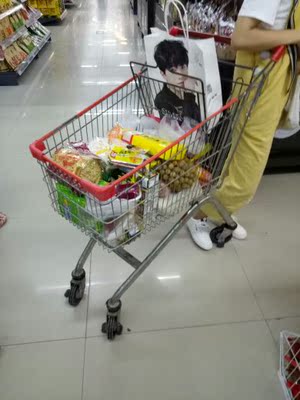 和此卖家交流，自觉七经八脉为之一畅，我在淘宝买了这么多年，所谓看过"女干"商无数，但与卖家您交流，我只想说，老板你实在是太好了。 你的高尚情操太让人感动了。本人对此卖家之仰慕如滔滔江水连绵不绝，海枯石烂，天崩地裂，永不变心。交易成功后，我的心情竟是久久不能平静。自古英雄出少年，卖家年纪轻轻，就有经天纬地之才，定国安邦之智，而今，天佑我大中华，沧海桑田5000年，神州平地一声雷，飞沙走石，大雾迷天，朦胧中，只见顶天立地一金甲天神立于天地间，花见花开，人见人爱，这人英雄手持双斧，二目如电，一斧下去，混沌初开，二斧下去，女娲造人，三斧下去，小生倾倒。得此大英雄，实乃国之幸也，民之福，人之初也，怎不叫人喜极而泣 .......看着交易成功，我竟产生出一种无以名之的悲痛感&mdash;&mdash;啊，这么好的卖家，如果将来我再也遇不到了，那我该怎么办？直到我毫不犹豫地把卖家的店收藏了，我内心的那种激动才逐渐平静下来。可是我立刻想到，这么好的卖家，倘若别人看不到，那么不是浪费心血吗？经过痛苦的思想斗争，我终于下定决心，牺牲小我，奉献大我。我要以此评价奉献给世人赏阅，我要给好评&hellip;&hellip;