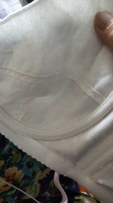 试穿效果挺好的,就是有点瘦了。质量不错。很薄。 试穿效果挺好的,就是有点瘦了。质量不错。很薄。