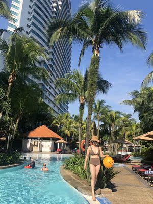 物美价廉 质量很好 上身效果比想象中好 游泳舒服 卖家服务很好 耐心有问必答 发货也快 会回购的