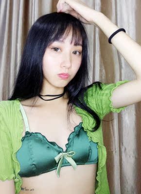 质量挺好的，颜色好看百搭显白衬肤色，丝绸的面料柔软舒适穿着舒服透气，满意