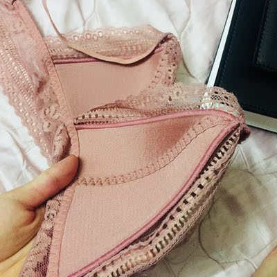 物流很快，内衣真的很薄很薄 不过挺舒服的 就是喜欢这种！赞