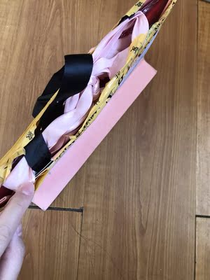 这个包装太抠了,只能说环保了,看在衣服份上给三颗星, 这个包装太抠了,只能说环保了,看在衣服份上给三颗星,