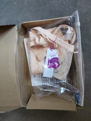 无色差，超薄的。很舒适。店家热情，物流及时。正品，推荐给大家。