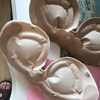 颜色较黄的是啵啵小姐，两者对比我还是喜欢家店买的，啵啵小姐不容易放气，这个很简单而且便宜还送两个侧翼贴，颜色上对比也没那么老土