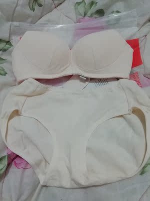 内衣很漂亮，颜色也可以，我很喜欢，价格很实惠，质量也不错，好评