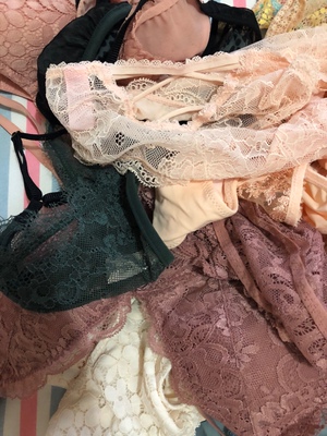 知道我有多爱了吗 他家质量太好了真的！我选择只穿他家的。款式也喜欢 直接路转粉！买了3次 差不多款式都买了！哈哈哈 太喜欢了。还要继续买！买买买 ！我的最爱！