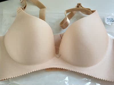 包装严实,还有盒子!真是高大上啊!内衣质量很好,柔软,颜色也是我想要的,没有异味!亲们,如果选薄款的,就选比厚的小一码!真心不错,物美价廉!好评 包装严实,还有盒子!真是高大上啊!内衣质量很好,柔软,颜色也是我想要的,没有异味!亲们,如果选薄款的,就选比厚的小一码!真心不错,物美价廉!好评