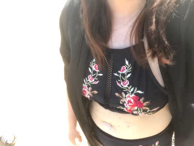 宝贝摸起来软软的，很舒服，大小正合适，胸大的妹子适合买薄，颜色很好看，粘性也很强，用起来非常方便，感谢卖家送的好多小礼物，很精致也很实用，硅胶还是挺均匀的，也没有什么瑕疵，软软的，没有异味，包装的很精致严实了，收到货是完好无损的！质量很好，外观很精致 ，看起来很上档次， 宝贝算是很满意的，主要还有物美价廉而且也没什么气味，手感柔软光滑一摸就知道用的硅胶材质不错哦，玩水也不怕脱落，美体塑型，肤色隐形好，穿戴不会透出来，很隐形，比较好，试戴无痕，聚拢效果明显，产品无气味，粘度很好，穿戴不会感觉掉。包装也很好，而且很牢固，我跳啊什么的都不会往下掉！也没有闷的感觉，还是蛮透气的，很满意的一次购物，快递给力，客服也很细心，上身效果也是没谁了，沟沟出来的那一刹那我惊呆了，20年来第一次体验到这种性感的沟沟，，下次肯定还来光顾。祝生意兴隆啊