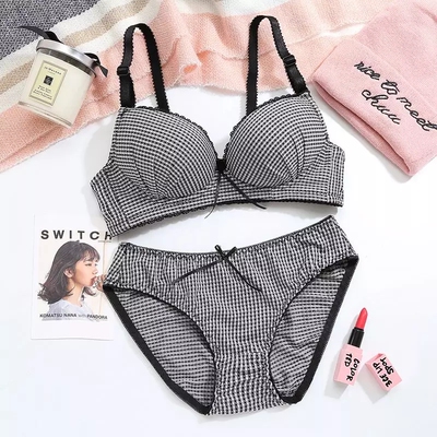 超级好看而且舒服，特别喜欢，客服小姐姐人也很好，回复我很快