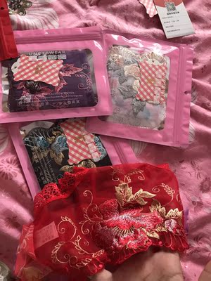 质量好的没话说我的卧室光线很暗实物比图片好看做工精细尤其是刺绣太精美了正反面都看不到掉着的线头面料穿着也很舒服很端庄的设计当然还有性感老公很喜欢捂脸跑走&hellip;&hellip;