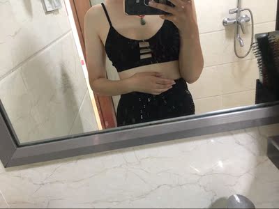 没胸没胸没胸 重要的事说三次 要想穿出模特的效果得姐姐们有大大大胸 我是75b 大家参考一下