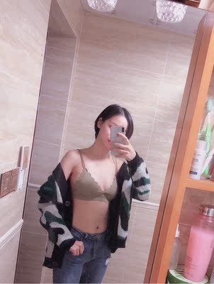 我是75B，穿着超级舒服；感觉不到内衣的存在，就是左胸的插片有一点被挤压到；送的绿色丝绒袋真的好高级，出差用来装内衣最合适不过了。很棒！会继续购买。