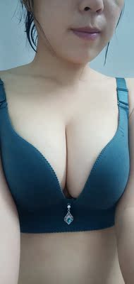 内衣不错，聚拢效果很好，这个颜色还趁的皮肤白。