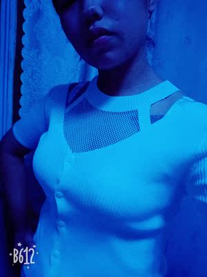 衣服收到了，真的是卖家秀和买家秀没得比，用感觉胸前的扣子要崩了，问客服我体重126斤身高160穿什么码，推荐我XL的，现在这衣服胸围那里感觉要崩，衣服质量什么的都很好，很喜欢。唯独码子好像买小了