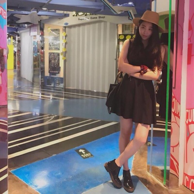 宝贝收到了，打开包装很惊喜，比想象中好看，黑色显瘦，也很性感，试穿了一下，尺码合适，一点也看不到肚子上的肉肉，质量也好，还显白，哈哈，穿出去自信多了。