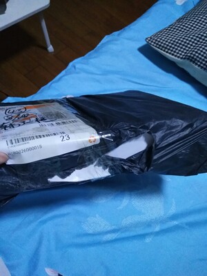 我买的是内衣啊！这是私人用品！拿到手却是被拆开过拿胶带又重新随便裹了下！感觉非常不好！！！